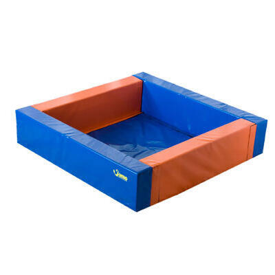 Piscina de blocos de espuma sem cobertura