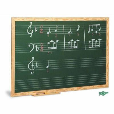 Moldura de madeira com pentagrama de lousa verde