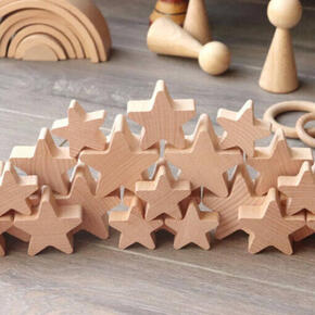Estrelas de madeira natural