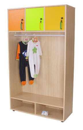 Armario Con Un Espacio Abierto