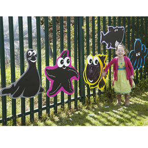 Quadros negros com formas de animais marinhos