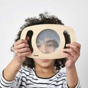 Espelho de mão com brilho prateado