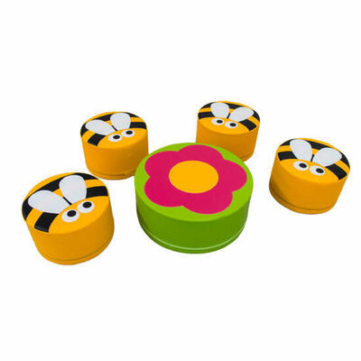 Mesa de flores com bancos de espuma para abelhas