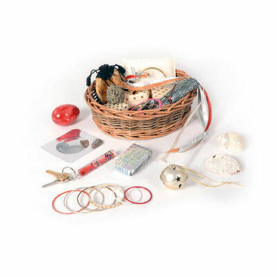 Cesta com elementos brilhantes